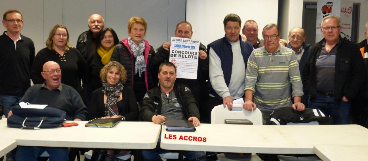 Les accros au concours de belote